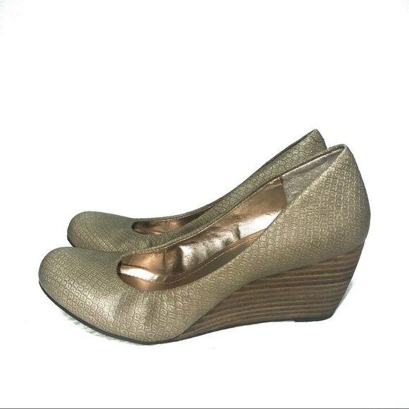 Bcbgeneration Tallie Taupe Snakeskin Wedge Shoes - Picture 2 of 8